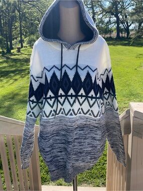 Cozy Hooded‎ Knit Sweater - White & Navy Pattern-NWT-stretchy and soft